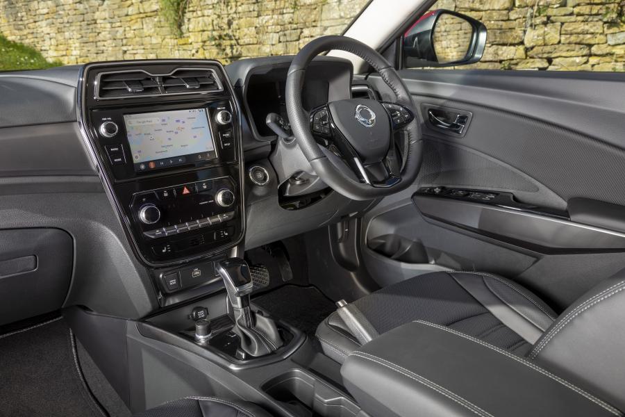 Интерьер SsangYong Tivoli Ultimate 2020 года  (UK) (фото 42 из 63)